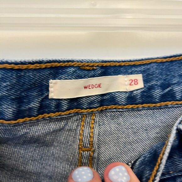 Levi’s Wedgie Button Fly Distressed Straight Jeans - Picture 7 of 7